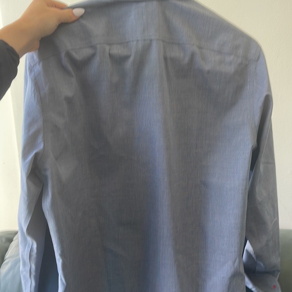 UNTUCKit wrinkle free button down - Picture 4 of 5